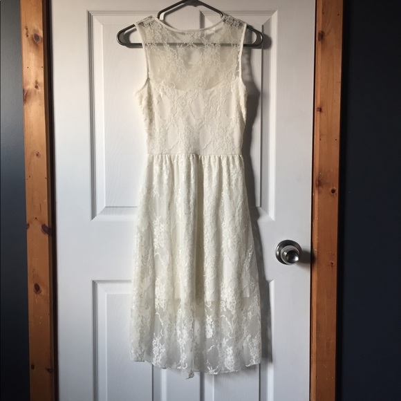 Simple White Lace Dress - Picture 2 of 2